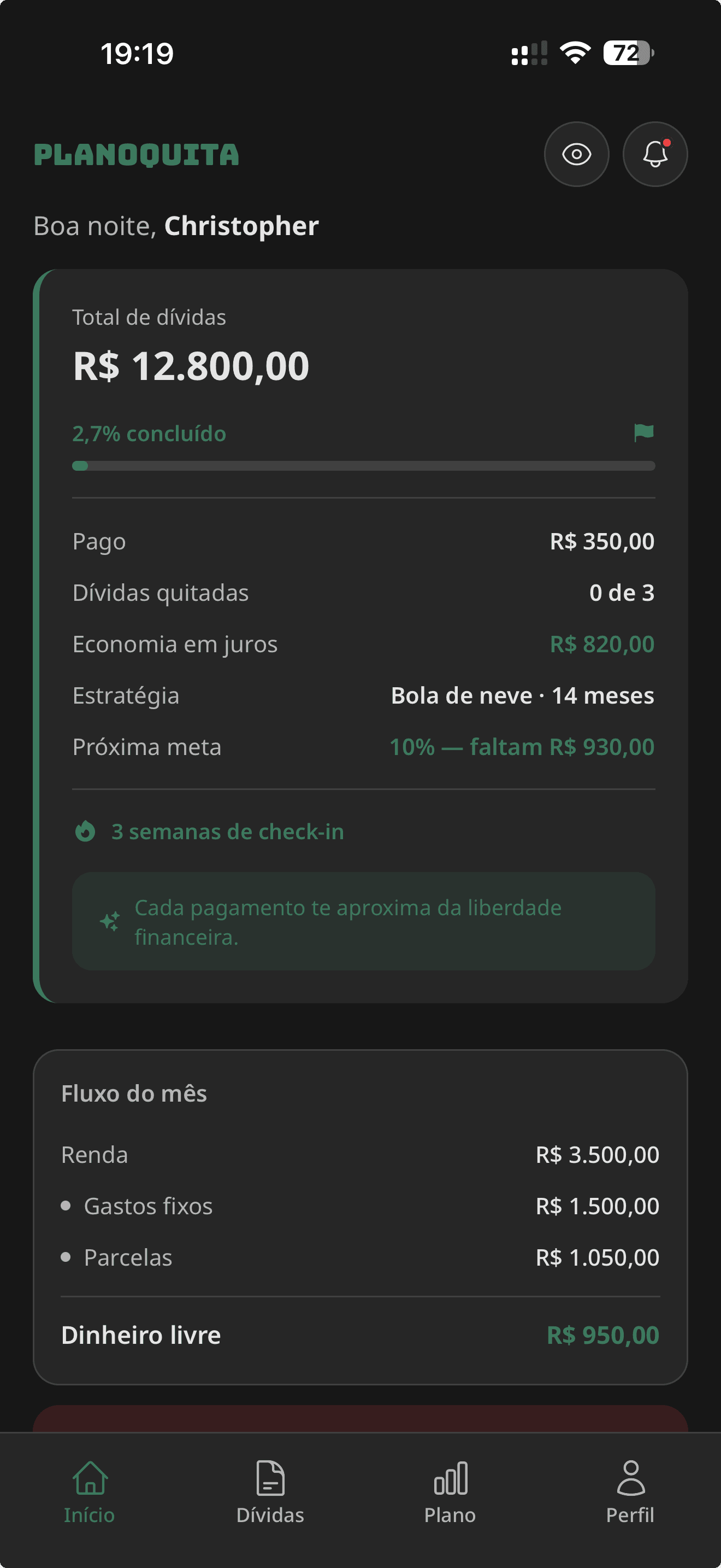 PlanoQuita home screen in dark mode: total debt, plan progress, strategy, and monthly cash flow